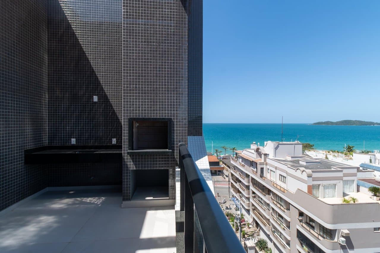 Apartamento de 4 quartos com 4 suítes e 210 m² em Bombinhas