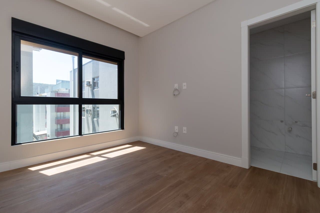 Apartamento de 3 quartos com 3 suítes e 105 m² em Bombinhas