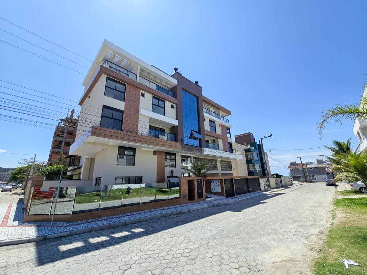 Apartamento de 3 quartos com 3 suítes e 101 m² em Bombinhas