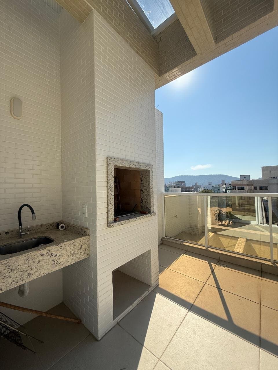 Apartamento de 3 quartos com 3 suítes e 140 m² em Bombinhas