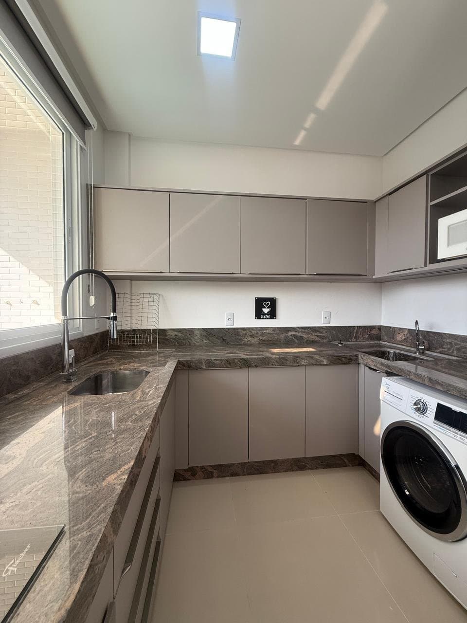Apartamento de 3 quartos com 3 suítes e 140 m² em Bombinhas