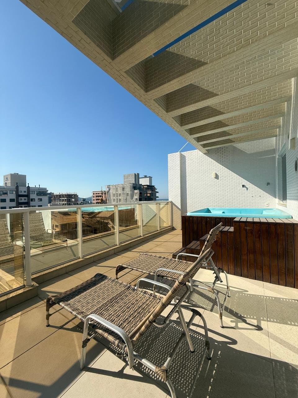 Apartamento de 3 quartos com 3 suítes e 140 m² em Bombinhas