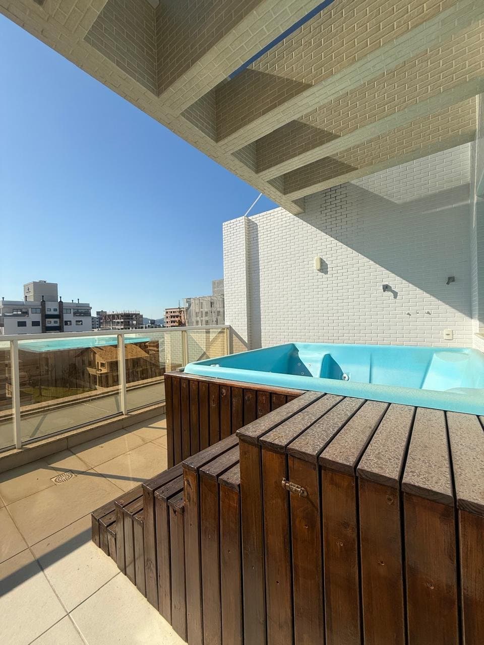 Apartamento de 3 quartos com 3 suítes e 140 m² em Bombinhas