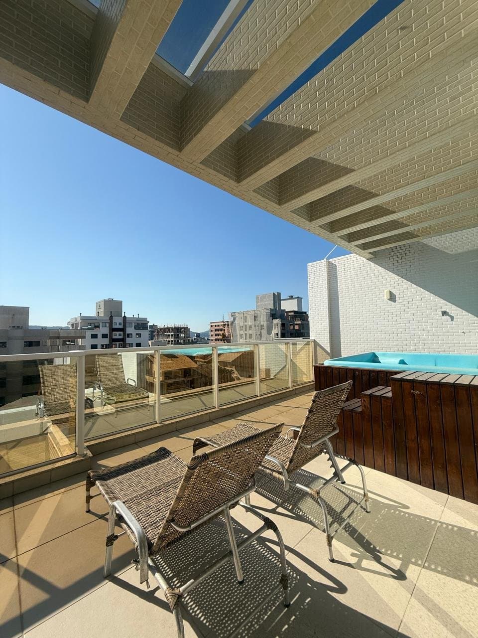 Apartamento de 3 quartos com 3 suítes e 140 m² em Bombinhas
