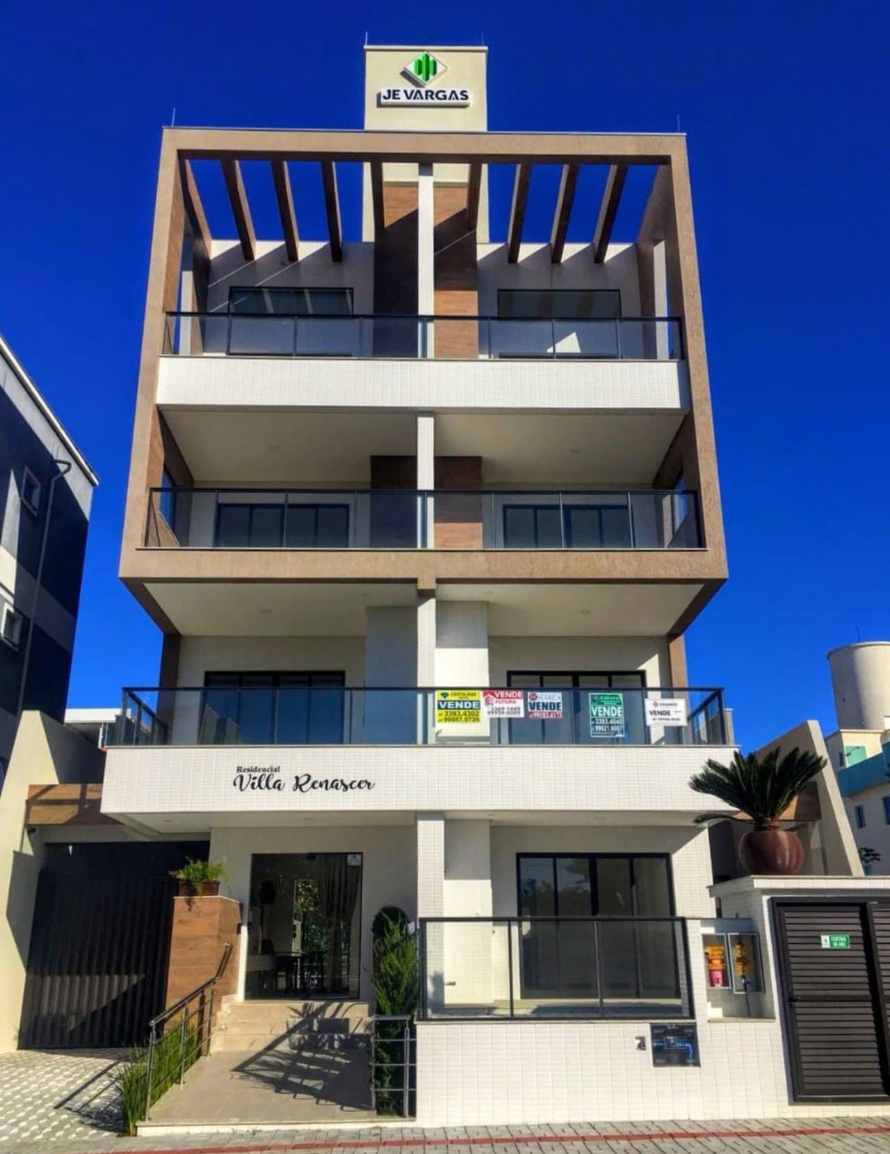 Apartamento de 2 quartos com 2 suítes e 85 m² em Bombinhas