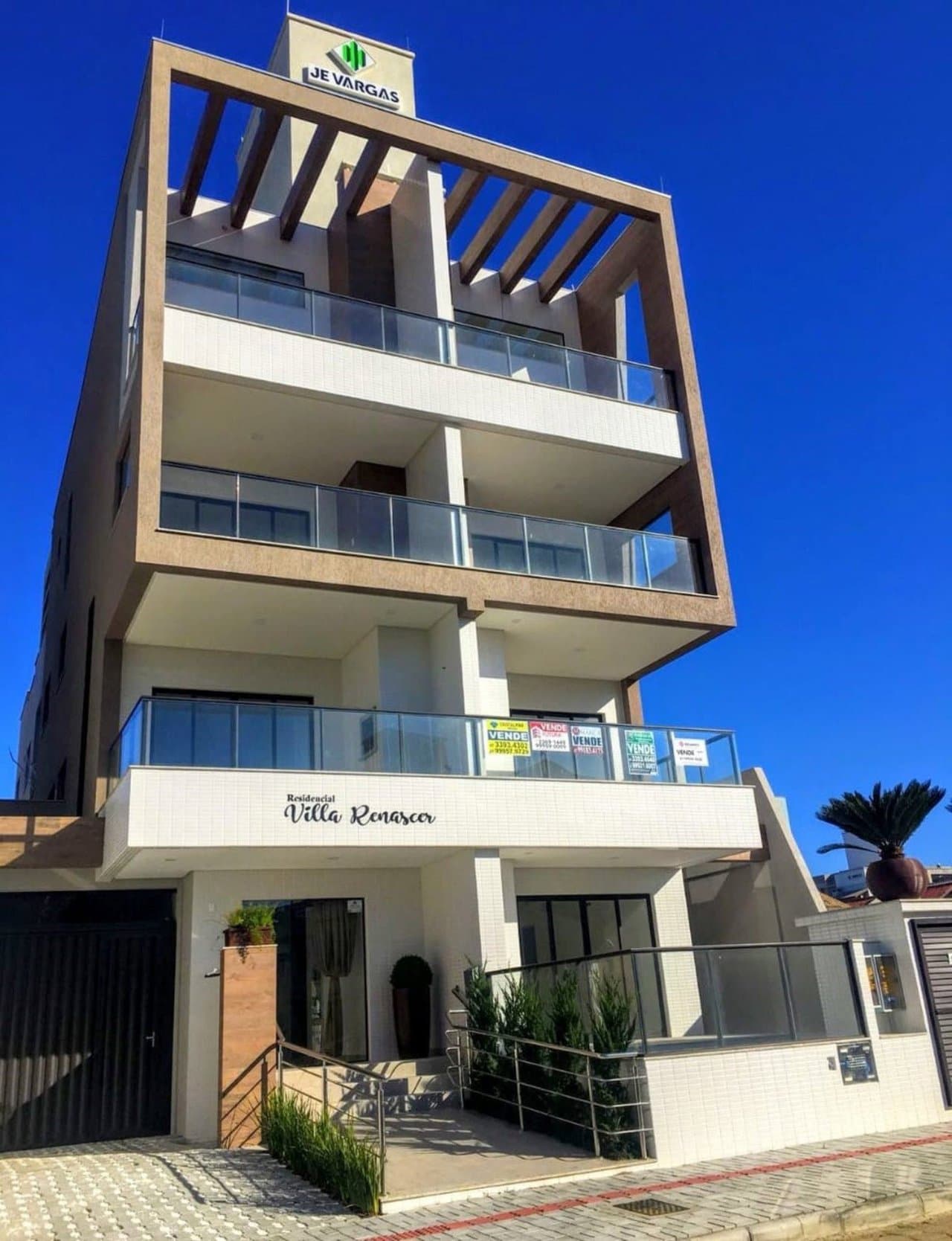 Apartamento de 2 quartos com 2 suítes e 85 m² em Bombinhas