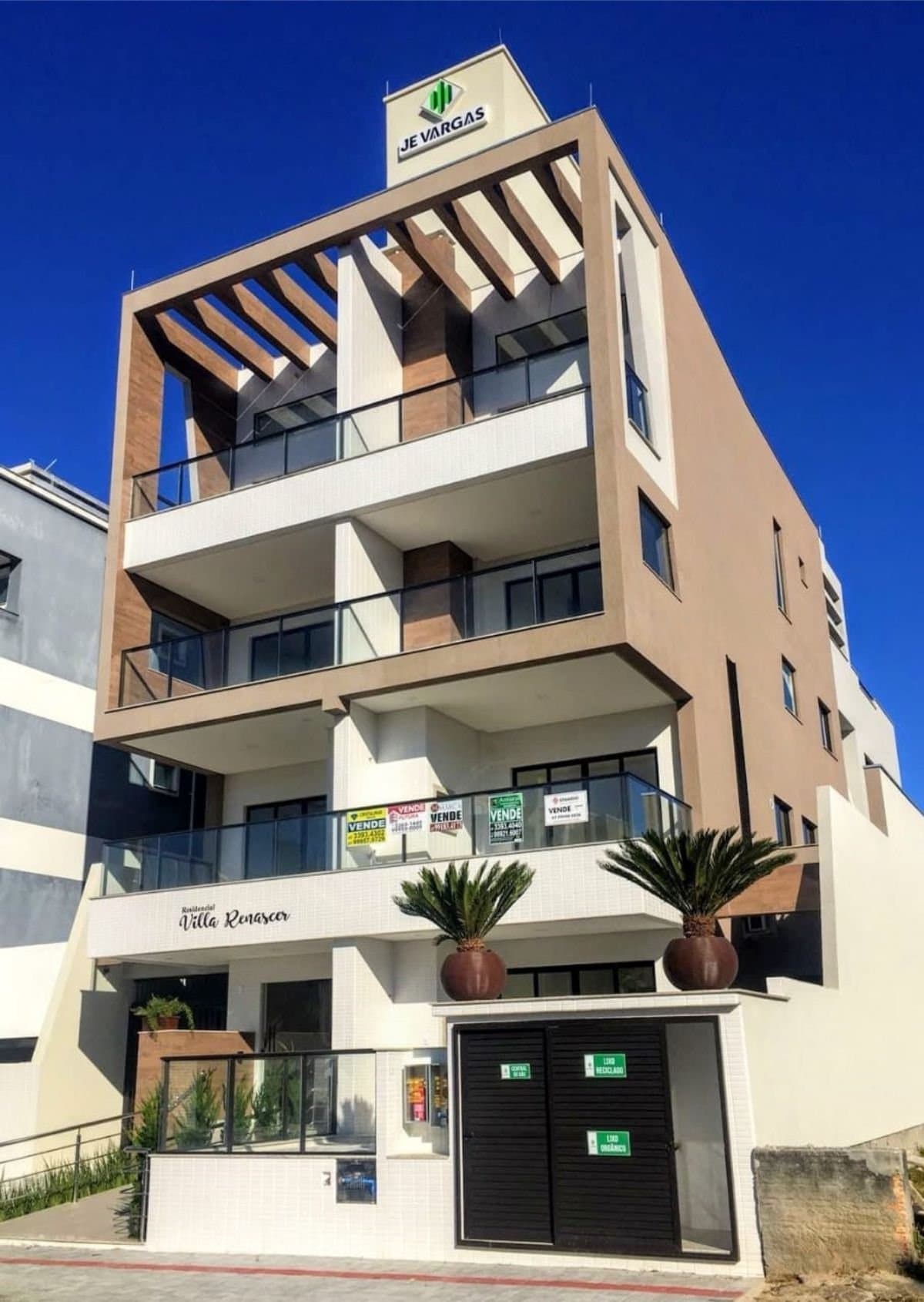 Apartamento de 2 quartos com 2 suítes e 85 m² em Bombinhas
