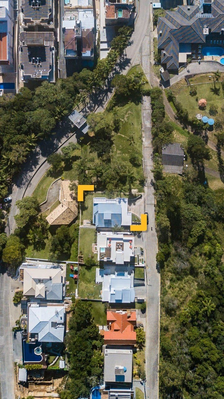 Casa de 3 quartos com 3 suítes e 337 m² em Bombinhas