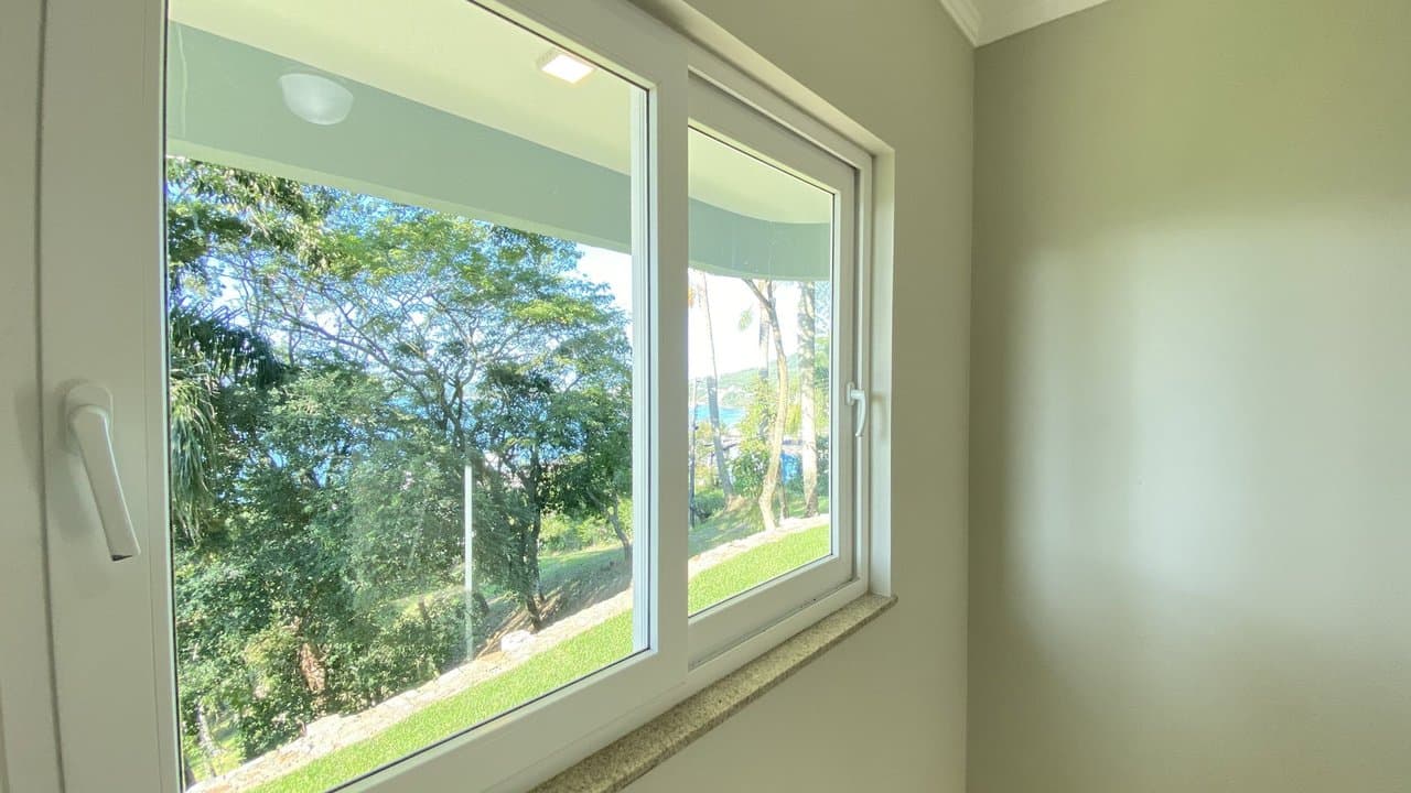 Casa de 3 quartos com 3 suítes e 337 m² em Bombinhas
