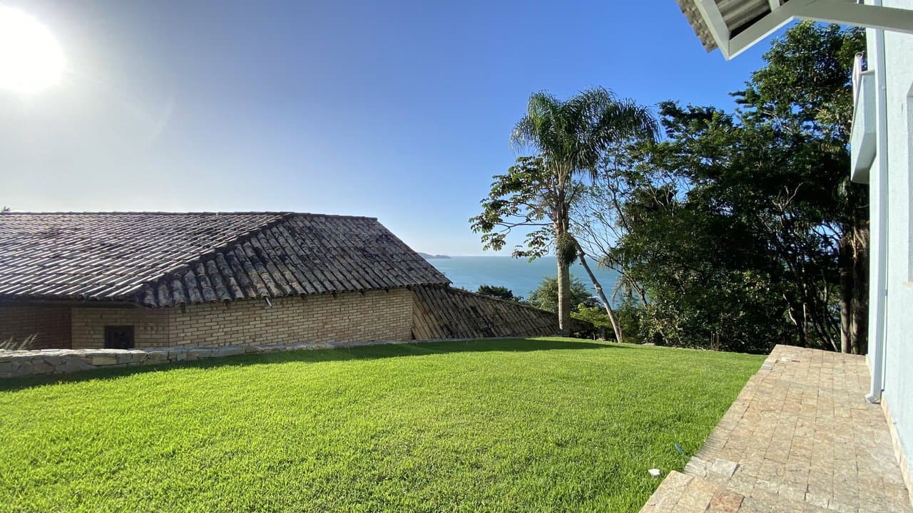Casa de 3 quartos com 3 suítes e 337 m² em Bombinhas