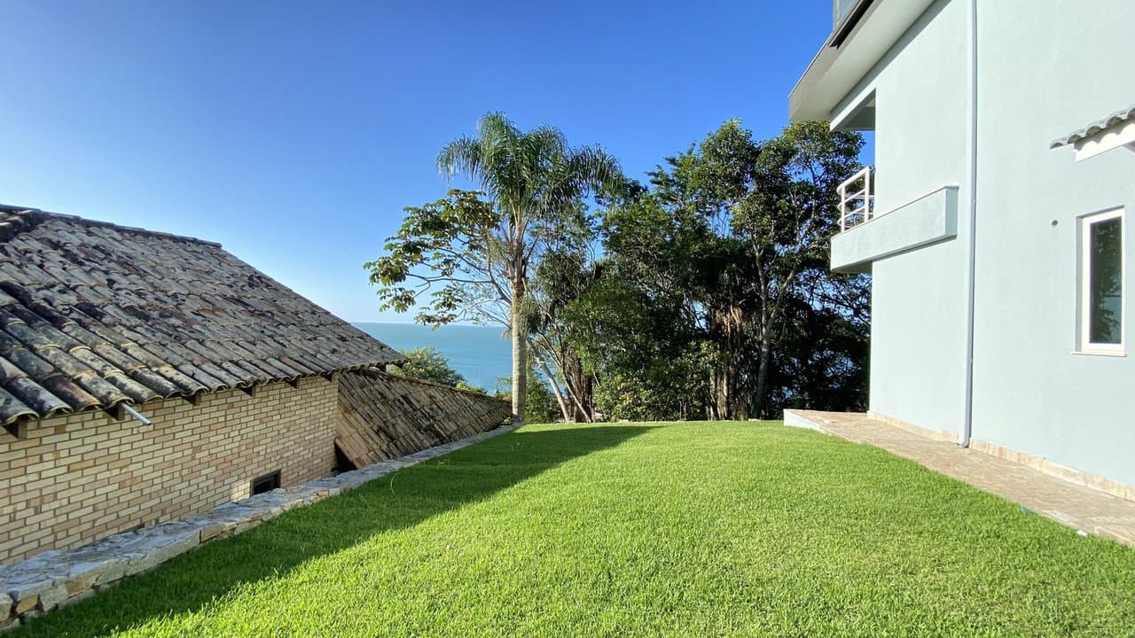 Casa de 3 quartos com 3 suítes e 337 m² em Bombinhas