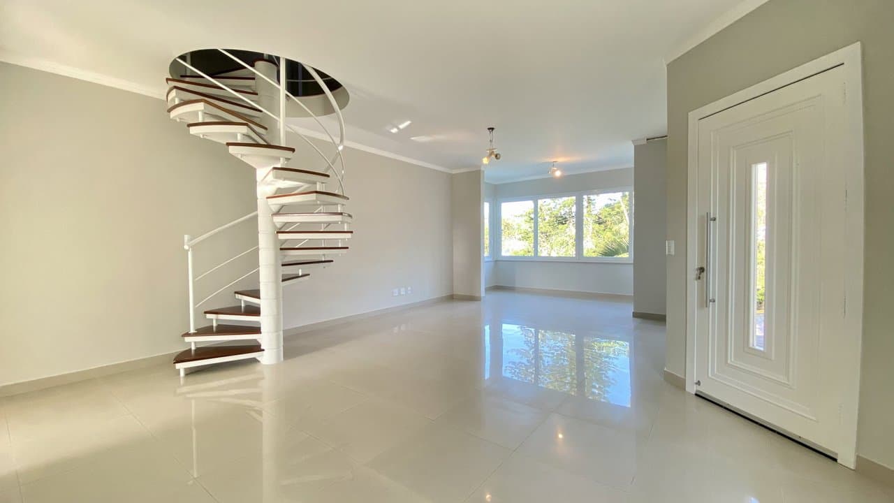 Casa de 3 quartos com 3 suítes e 337 m² em Bombinhas