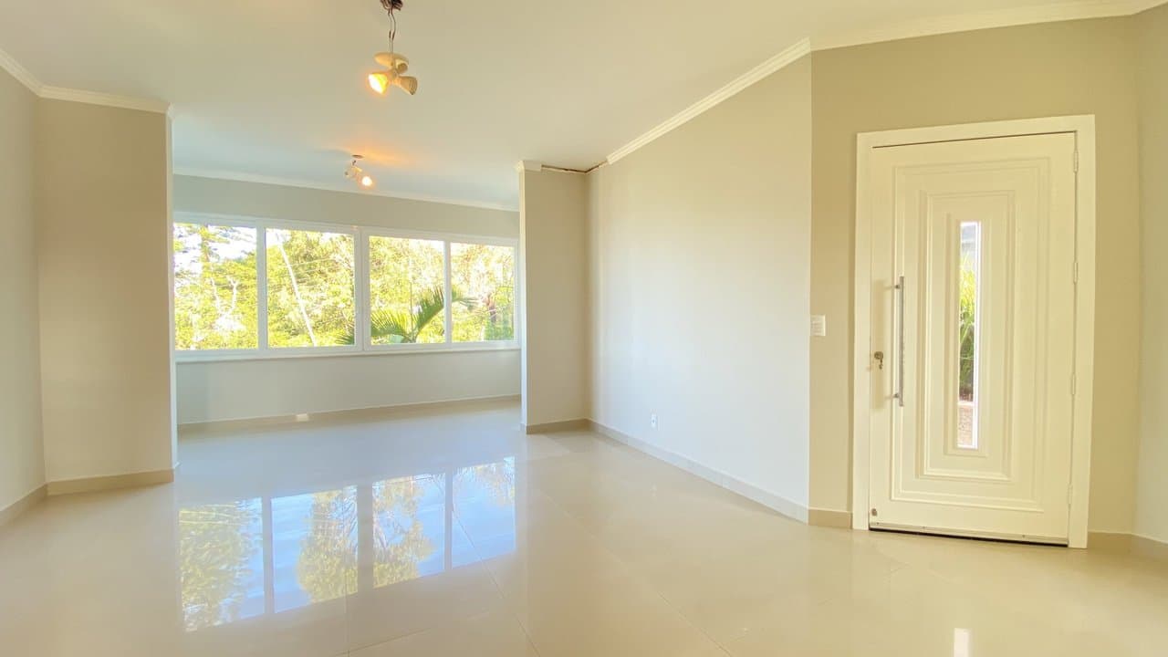 Casa de 3 quartos com 3 suítes e 337 m² em Bombinhas