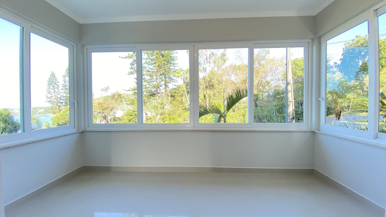 Casa de 3 quartos com 3 suítes e 337 m² em Bombinhas
