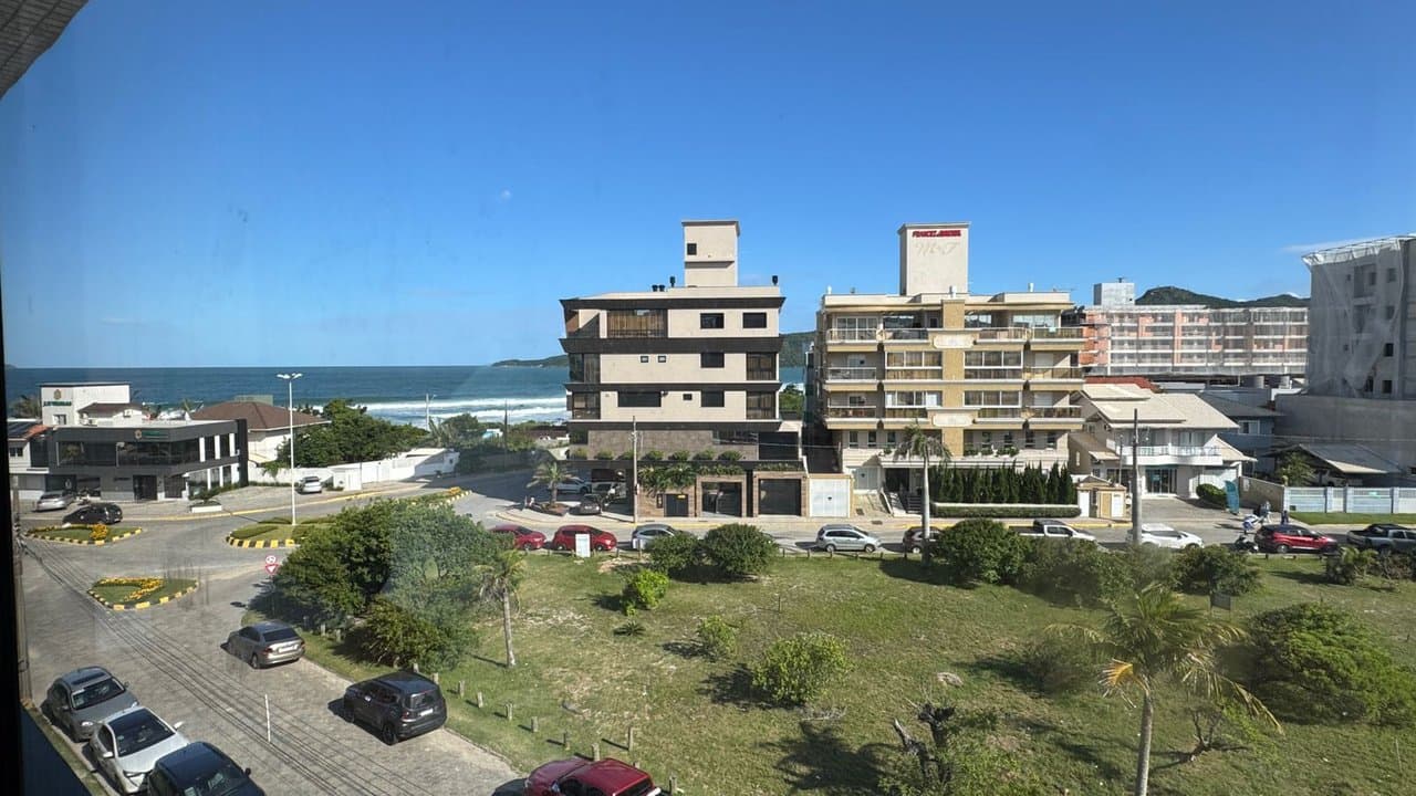 Apartamento de 3 quartos com 3 suítes e 100 m² em Bombinhas