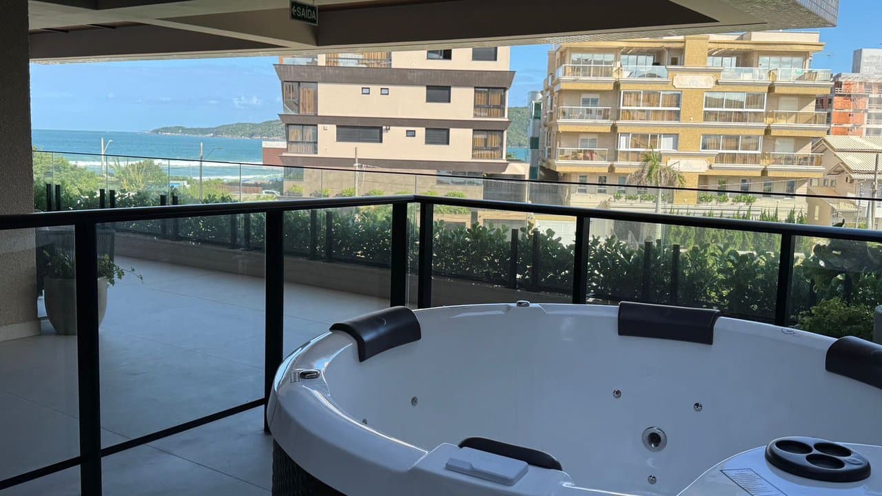 Apartamento de 3 quartos com 3 suítes e 100 m² em Bombinhas