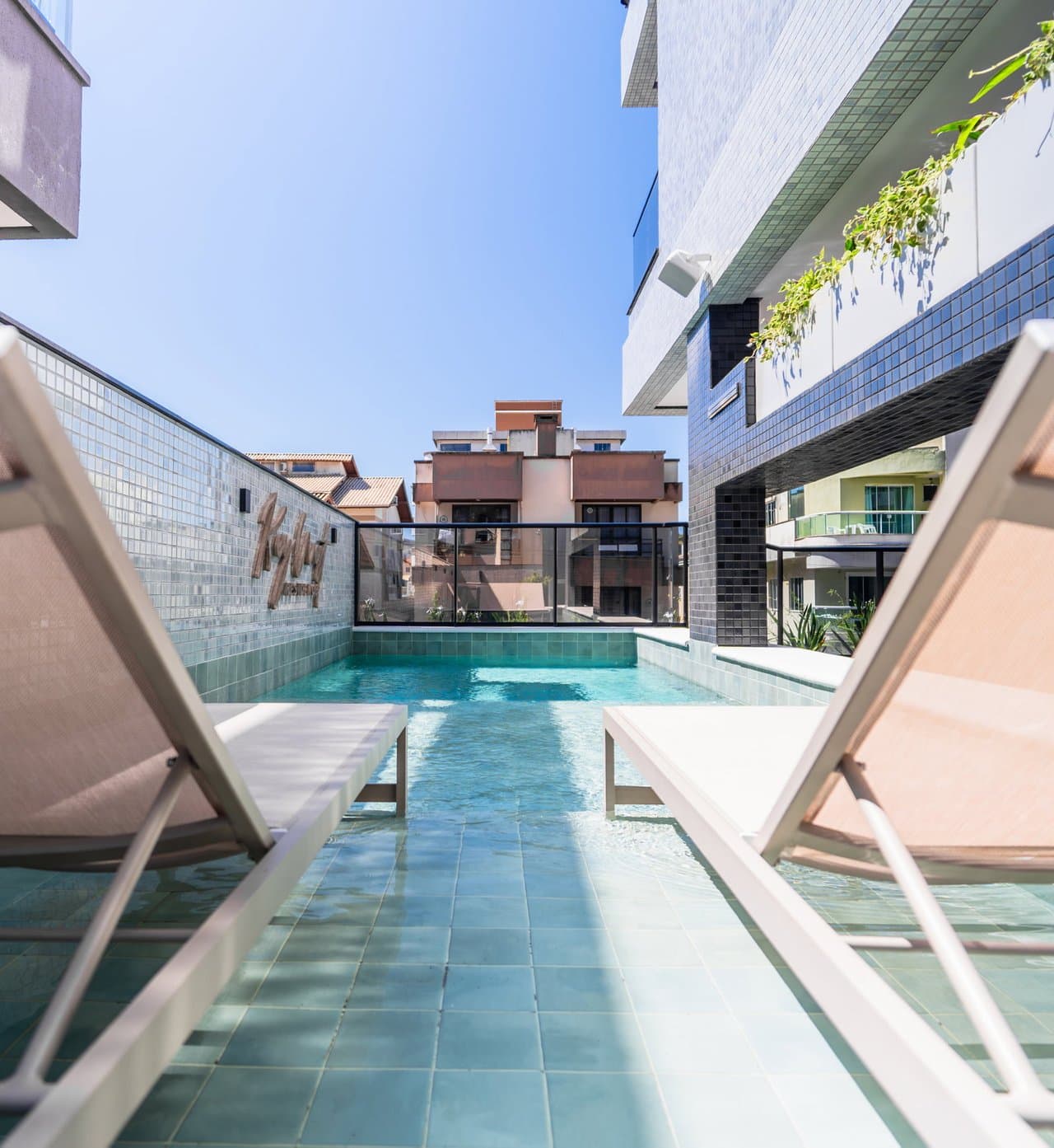 Apartamento de 2 quartos com 2 suítes e 80 m² em Bombinhas