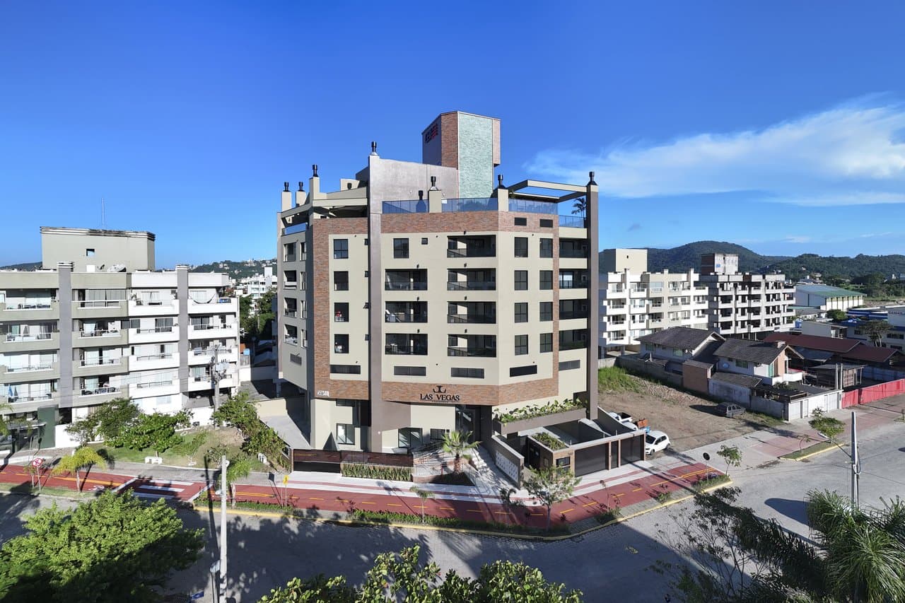 Apartamento de 3 quartos com 3 suítes e 157 m² em Bombinhas