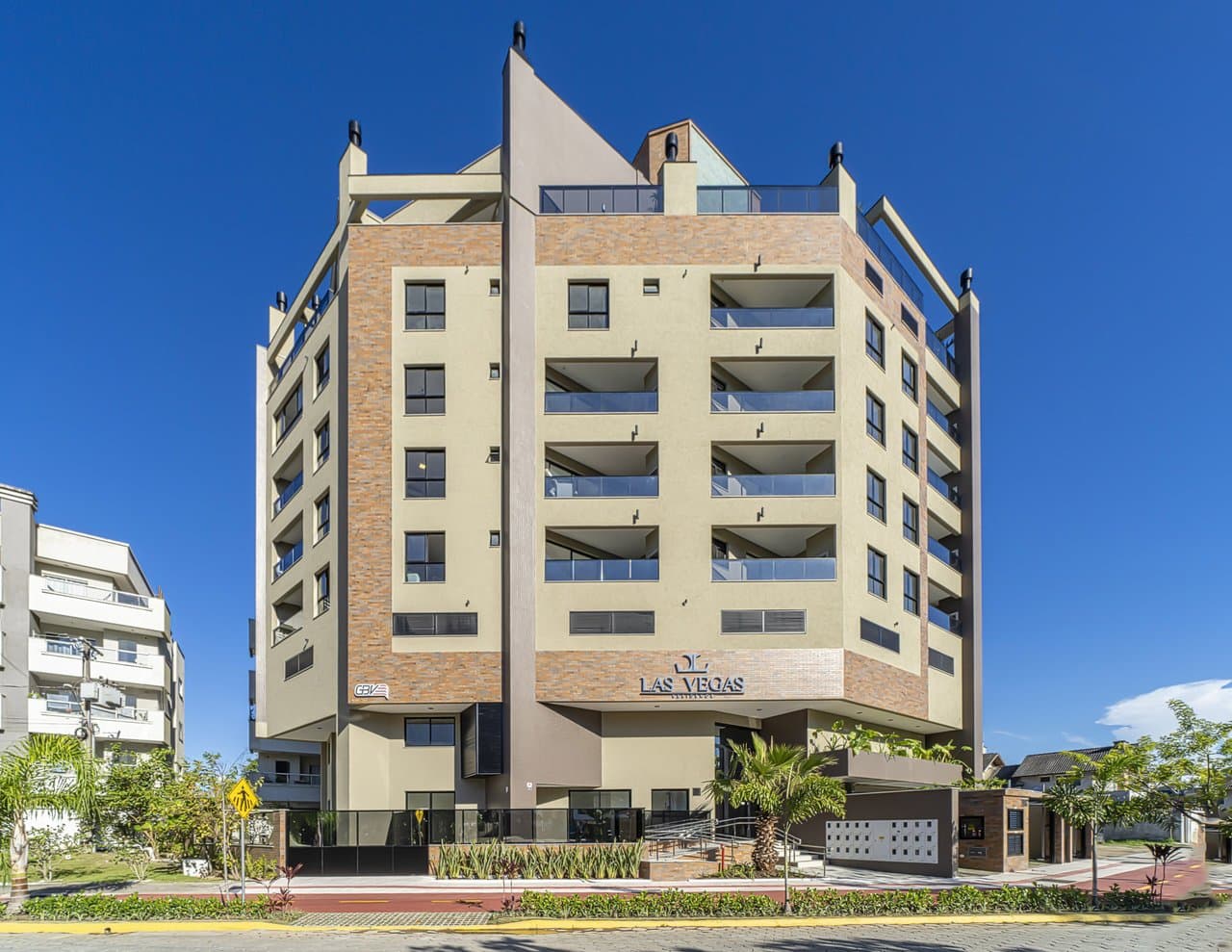 Apartamento de 3 quartos com 3 suítes e 157 m² em Bombinhas
