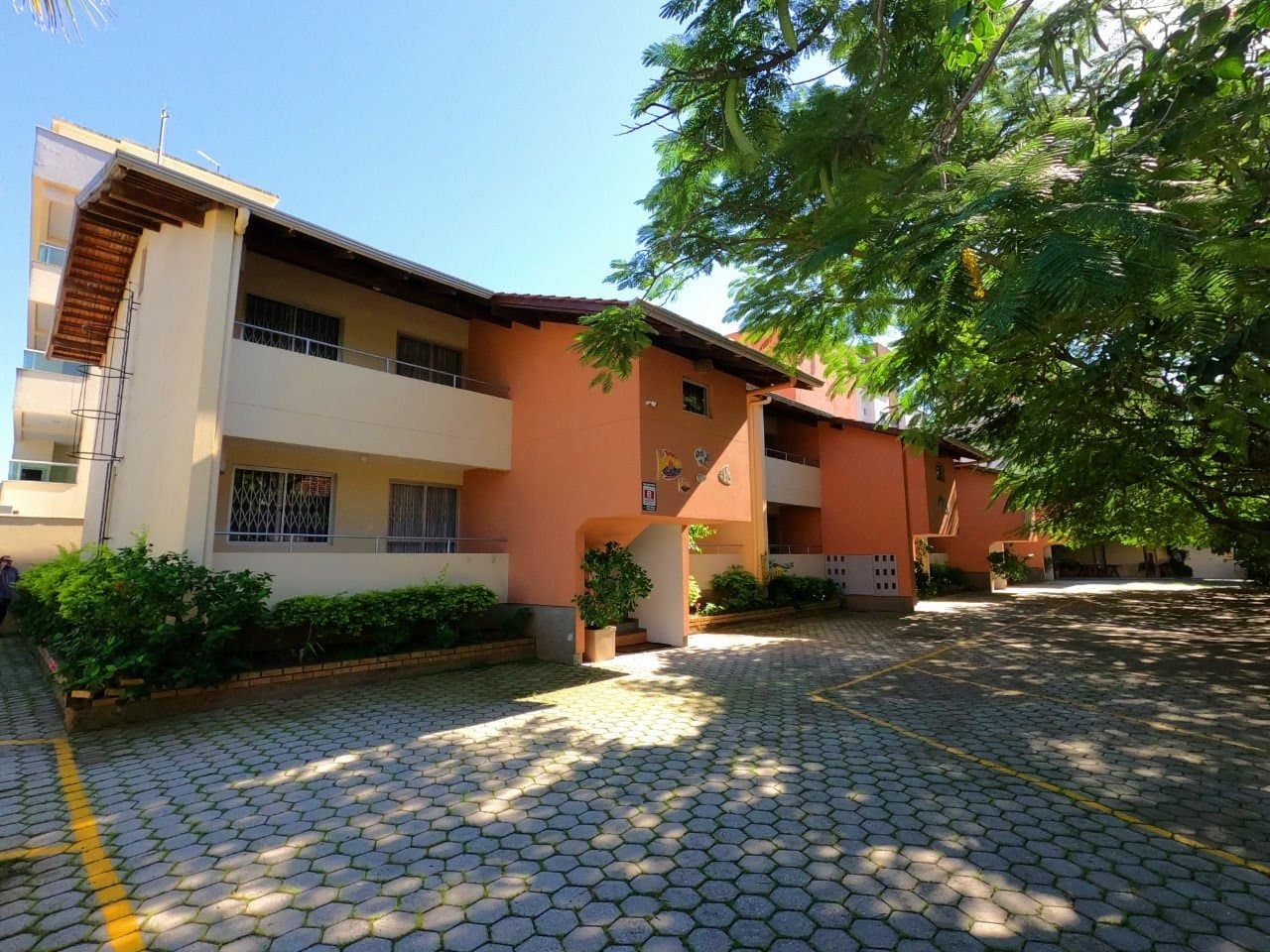 Hotel 1000 m² em Bombas, Bombinhas